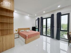 Studio bancon siêu rộng kế bên Lotte Quận 7