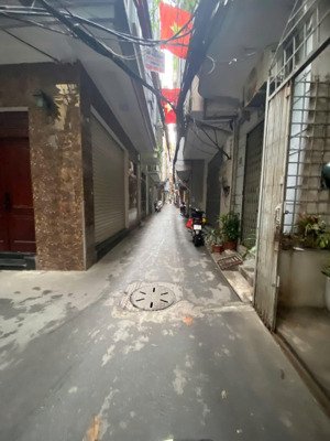 ngõ thịnh hào mặt ngách thông, 50m ra oto, dt 23m2*4t, mt 3.5m, chào 6.9 tỷ