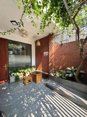 bán nhà 2 tầng phong cách địa trung hải dòng tiền cho thuê: 20tr/tháng cách biển mỹ khê 250m