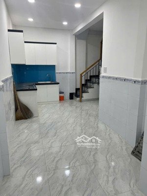 cho thuê nhà hẻm.âu cơ. trệt lửng lầu, 2pn, 2wc. nhà mới