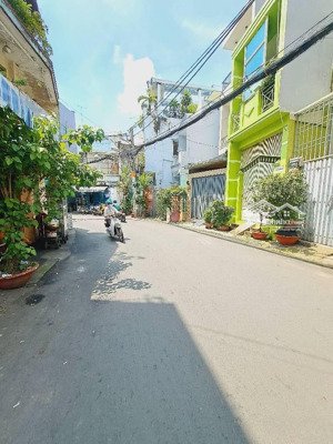 bán nhà sân vườn oto đậu trung tâm bình thạnh-sát chợ bà chiểu- hẻm 7m-120m2 đất- 2 tầng-chỉ 8.6 tỷ