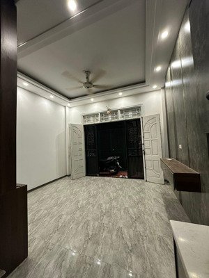 bán nhà trương định 6 tầng, 4.2m mặt tiền, full đồ gần kim đồng, giải phóng, ở ngay, giá 7,5 tỷ.