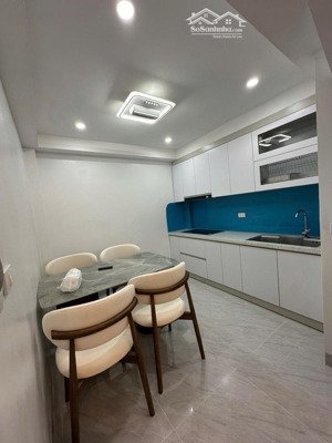 phố vip.trần quốc hoàn.3 gác chạy ầm ầm, thiết kế hiện đại. ở sướng. 36m2. 5 tầng. 6.5 tỷ