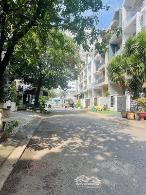 bán nhà quận 7 ngay him lam lotte 125m2 thổ cư ngang 6.2m dài 20m mặt tiền kinh doanh tốt chỉ 12 tỷ