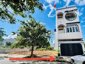 tôi chính chủ cần bán cặp đất đẹp xuất sắc đường hoà phú 26, khu e kim long