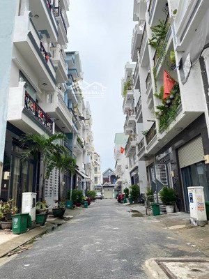 nhà giáp lê văn quới - dt:4,5x12 - đúc 5 tầng btct -đường 7m- chỉ 7 tỷ xíu