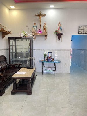 bán nhà cấp 4 còn rất mới , 139m2 thổ cư full đường 8m