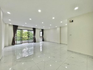 cho thuê tầng 2 - 7x15m sàn ngăn 02 phòng, có thang máy, hầm để xe. giá chỉ 12 tr - kđt vạn phúc