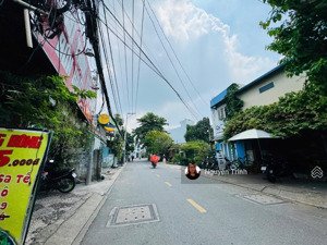 cực hiếm, đất tặng nhà c4 mt đường sầm uất-linh trung-ngay công viên-đang cho thuê 15triệu/tháng