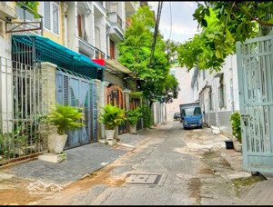 bán gấp nhà hẻm xe tải thông độc lập - tân phú . 71m2 , 4,4 x 16 , 3tầng , 3pn . giá nhỉnh 7tỷ