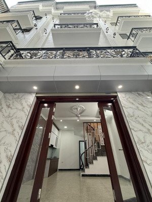 { bán gấp } bán nhà đẹp đại từ, nhà chính chủ ,gần phố, đủ công năng,nội thất xịn xò