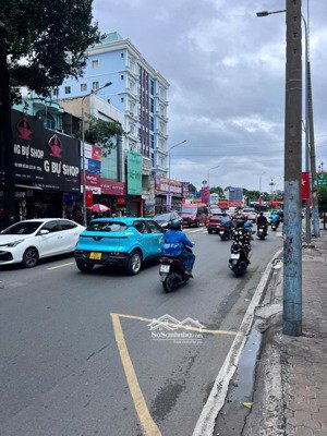 bán nhà đường ông ích khiêm, dt: 4x16. trệt + 3 lầu + st. hướng đông bắc. giá: 17.5 tỷ tl