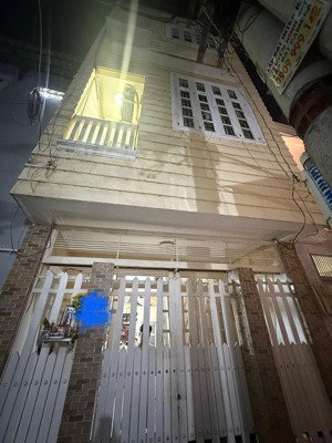 ngay gần mặt tiền đường trần xuân soạn sát bên q5,q1 - 5 tầng 33m2 -5tỷ8