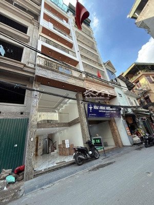 đống đa - hai ô tô tránh nhau - ô tô ngủ trong nhà - nhà mới cứng - kinh doanh tốt - về ở ngay.