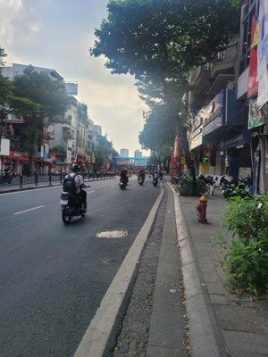 bán nhà mặt phố tây sơn dt 86/90m2 x 2t x mt 4,2m giá 26,5 tỷ có thương lượng