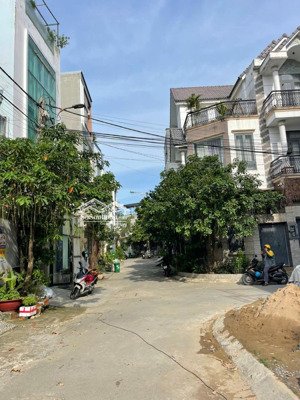 kẹt tiền bán nhà đất 70m2 đường 835, 2 oto tránh nhau, 4,9 tỷ, sát vòng xoay, ít đi chung xe cont.