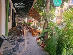 siêu kinh doanh - mặt tiền khủng - lô góc - ô tô tránh - - vỉa hè rộng - ở sướng luôn