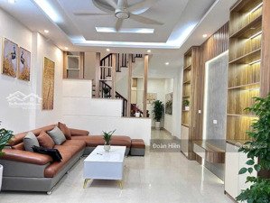 nhà vĩnh phúc,ngõ nông thông, mặt tiền rộng, 25m bãi đỗ ô tô ngày đêm, ở/cho thuê giữ tiền, 49m2*5t