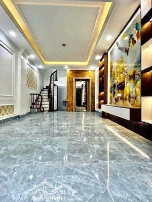 thang máy,cực hiếm đông tác, ôtô tránh, 1phút ra phố, mặt tiền rộng, nở hậu,gần đh y hà nội, 40m*6t