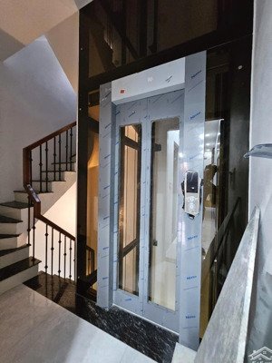 bán nhà tây sơn đống đa nhà mới có thang máy sân để xe gần phố đủ nội thất ở ngay dt 34m 6t mt 5.8m