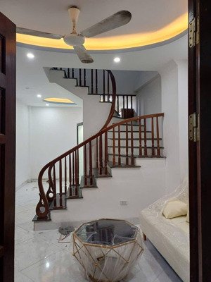 nhà 32m la phù 4 tầng 4 ngủ chỉ có giá hơn 3 tỷ, full nt