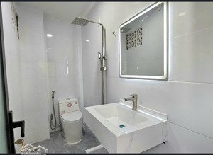 cô hoa bán gấp nhà 2 tầng , 50m2, hẻm xe hơi , quận phú nhuận,khu thích quảng đức giá chỉ 2,6 tỷ