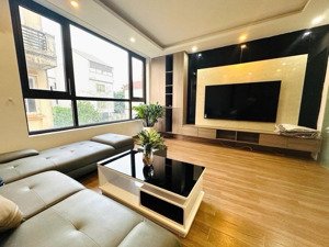 bán gấp nhà trung tâm phú thượng 65m2, 6 tầng thang máy, ngõ ô tô trải nhựa sạch sẽ, thoáng sáng.