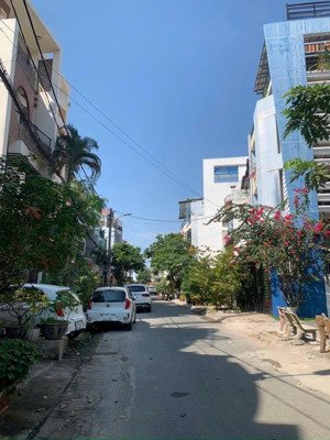 nhà đẹp cần bán gấp thuộc phường 14 gò vấp dt: 4,65 x 16m đúc 3,5 tấm giá: 9ty100tr