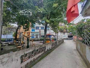 mảnh đất cực kỳ đẹp đông ngạc, ngõ thông ô tô qua nhà, 20m ô tô tránh, sát trường học, gần sân chơi