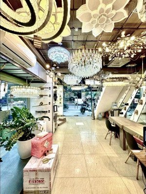 lô góc mp nguyễn xiển - dt 50/60 m2- 6 tầng thang máy- mt 4*11 m - giá 28.9 tỷ vị trí đắc địa - k