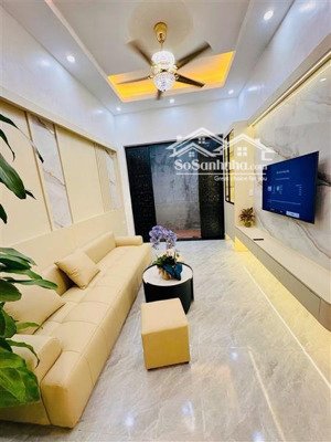 nhà đẹp trung tâm đại từ 32m x 5 tầng nội thất hiện đại cao cấp gần phố 30m ở ngay, full công năng