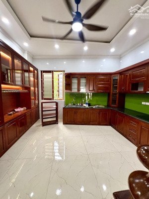 bán nhà văn phú 72m2, mặt tiền 5m, vỉa hè mặt đường 24m, kinh doanh