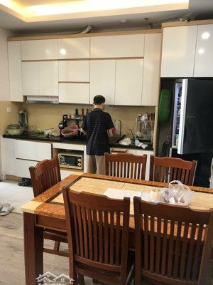 cho thuê căn hộ hà đô parkside , khúc thừa dụ 80m2 , 2 phòng ngủ, đủ đồ, view công viên cầu giấy