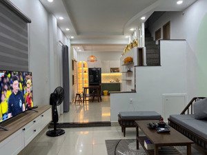 cần bán gấp nhà 139/ tân sơn nhì, 4.1x13m, hẻm xe hơi 5m, 2 tầng, chỉ 5.1 tỷ