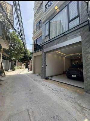 bán nhà thạch bàn, long biên ở luôn 45m -6tầng thang máy- gara ôtô 7 chỗ vào đi thông-11.2 tỷ