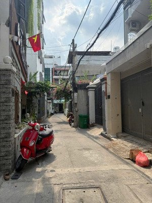 bán nhà cũ có kết cấu 3 lầu tiện xây sửa khu phan xích long 3 tỷ 250 tl