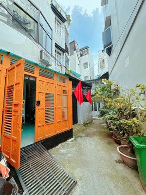 bán nhà nhỏ 1 tỷ 5 ngay trung tâm bình thạnh - chợ bà chiểu giáp quận 1