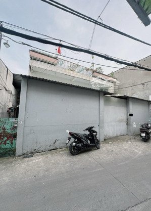 xưởng 270m2(11x27) - trần quang cơ - hxh - dòng tiền 40tr/th - không quy hoạch