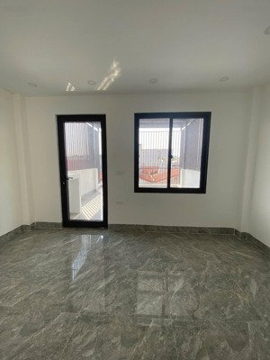 nhà đẹp cầu thang máy thông sàn nguyễn đình hoàn cầu giấy