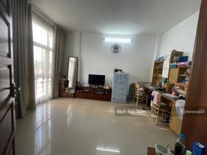 mặt phố tây hồ - 30m 6 tầng mt 6.2m - kinh doanh sầm uất - đường ô tô tránh - sổ đỏ vuông đẹp