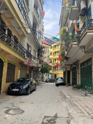 nhà 7 tầng mới cứng thang máy full nội thất trung tâm đống đa