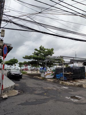 2 mặt kiệt view biển sát biển 87.5m sơn trà giá 9.x vị trí cách biển chỉ vài bước chân, khu