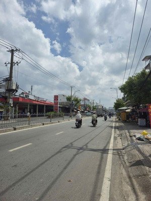 bán gấp nhà đang cho thuê xưởng mặt tiền diện tích khủng lê văn quới nhựa 20m lề 8m 780m2 -93 tỷ