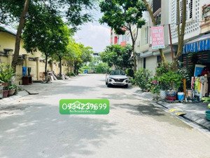 bán nhà dân xây phố thanh am ,ô tô tránh vỉa hè kinh doanh gần trường chợ công viên rất đẹp