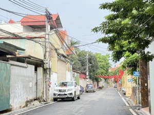 nhà mặt đường dân xây 2 mặt thoáng - oto tránh - view đẹp - 3 tầng ở ngay