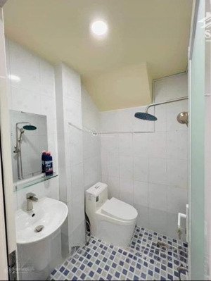 ngộp bank bán gấp nhà mai xuân thưởng,p1 ,q6 52m2, thuận tiện về quận 5 , giá 2 tỷ 400tr