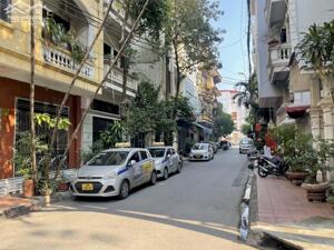 Phân lô Trung Hoà Nhân Chính, 9 tầng lô góc.