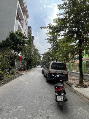 dịch vụ hàng bè nhà đẹp, công viên, ô tô tránh. 50m2/ 6 tầng đẹp lung linh, chủ cần bán.