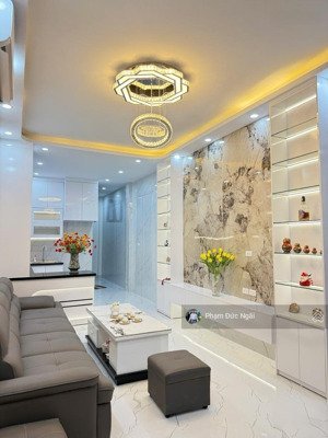 chính chủ cần bán nhà phố hoàng cầu 45m 5 tầng thang máy 20m ra phố nhà tự xây mới cứng cực hiếm