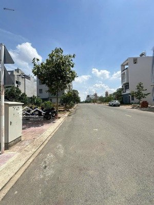 chủ gởi bán gấp căn nhà 4 tầng mặt tiền (15m) p. bình an - tp. dĩ an - bình dương diện tích; 76m